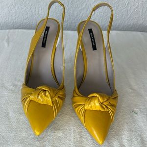 Pre-Owned Zara yellow sling back top knot pump.